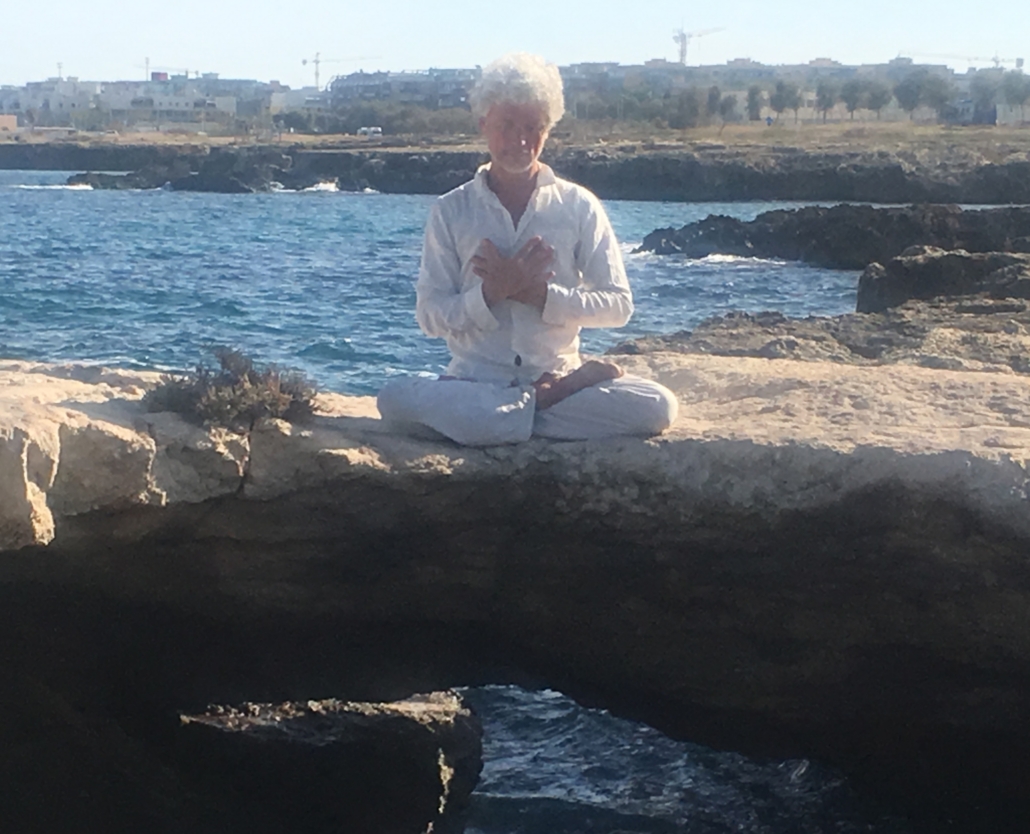 Kai Roman in Yoga-Meditation am Meer